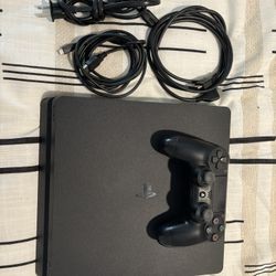 Like New Play Station 4 Slim
