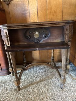 Antique Atwater Kent Table Radio