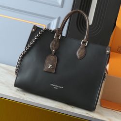 Louis Vuitton black leather bag, size：35.0 x 27.0 x 14.0cm