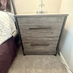 Matching Nightstands w/2 Drawers 