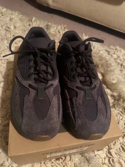 Yeezy 700 Utility black