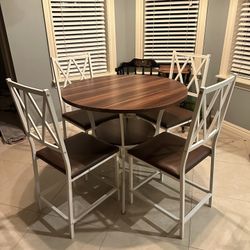 Traditional Dining Table with Drop Leaf and 4 Chairs
