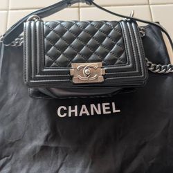 Women's Chanel Purse $500  Pickup In Oakdale 