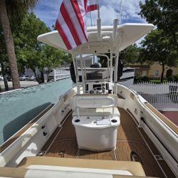 Robalo R22 2019