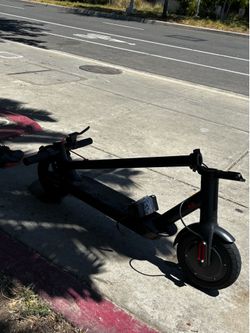 Electric scooter achieves speeds up to 19 of mph, providing efficient and swift commuting for adults and teens. Extended Range: Featuring a 36V/7.8Ah 
