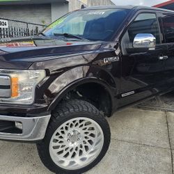 2019 FORD F150 LARIAT 4X4 3.0 DIESEL Lifted on 35's WOW!