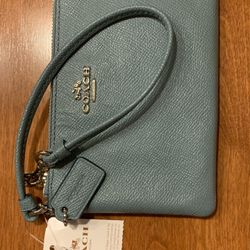 Coach Small Wristlet Crossgrain Leather Style #57768 Cloud SVM30 - New w/ Tags