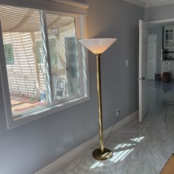 MOVING SALE STANDING LAMP WITH TOUCH FOR TURN ON / OFF GREAT CONDITION  PICK UP IN WESTMINSTER CITY  WESTMINSTER BLVD AND SPRING DALE  $15