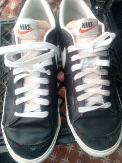 Nike Low-Top Sneakers Black and White