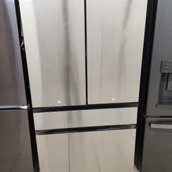 Un Refrijerador Cuatro Puertas Cuatro Meses De Garantia Se Yeva Adomisilio Tambien Tenemos Sistema De Finansiar Conpania Acima No Se Nesesita Tener C
