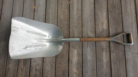 Garden Tool - Aluminum Scoop / Mulch Shovel