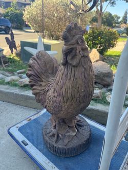 Cast stone rooster garden statue