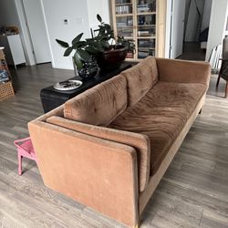 Modern Minimal Couch In Good Condition