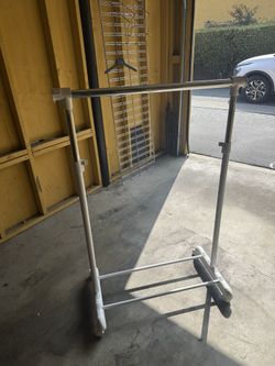  Adjustable single garment rack