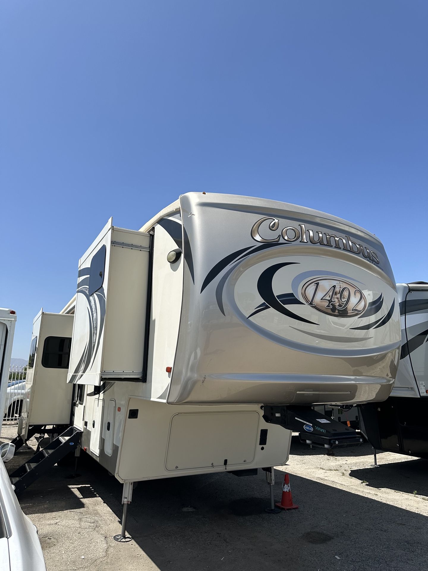 2018 Palomino Columbus Fifth Wheel/ Travel Trailer/ Rv