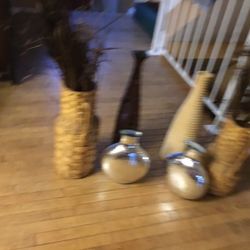 Many  Beautiful Vases , Brown , Two Silvers, Two Style Basket S With  Paille Style  Plant