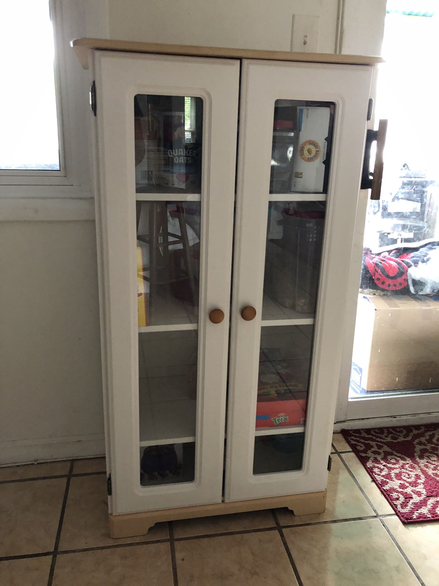 Kitchen cabinet/closet