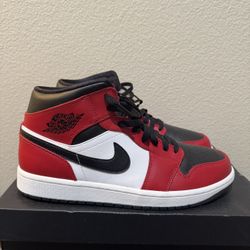 Nike Air Jordan 1 Retro Mid Chicago Black Toe Men's Size 10 Sneakers, 554724-069
