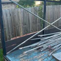 Scaffold Braces of  8’2”$5 Each— Tijeras Para Scaffold De 8’2” $5 Cada Una 