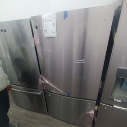 GE botton freezer fridge with ice makre new open box warranty 1 year manufacture  warranty ready to deliver  prices $1100..
