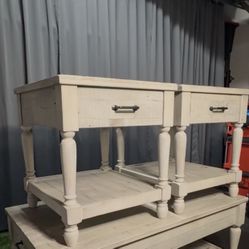 Shawnalore End Table 