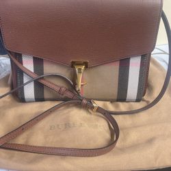 Burberry Purse. 👜 #91832-1