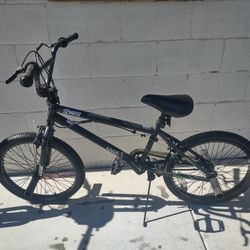 Hyper Spinner Pro Model 18-inch BMX bike