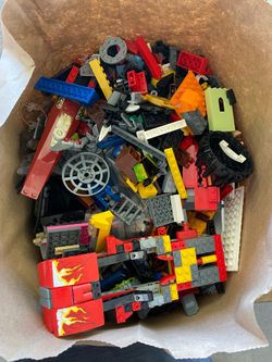 10 lbs of mix Legos