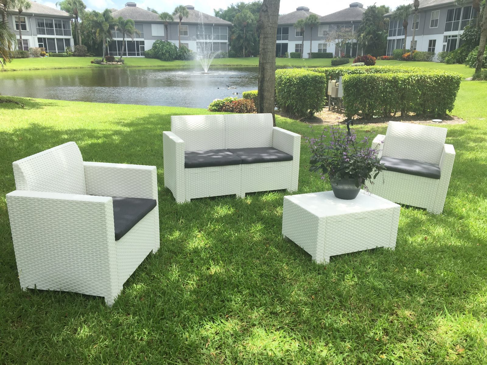 NEW IN THE BOX!!! Patio furniture/ outdoor furniture/ Muebles de patio / patio set