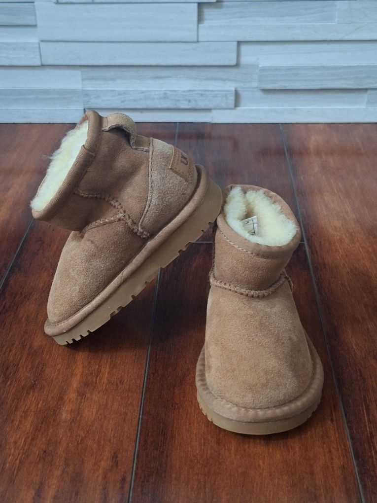 UGG Classic Ultra Mini Boot Toddler Size 5/6