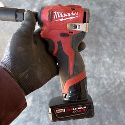 M12 sub compact with XC 4.0 M2 battery