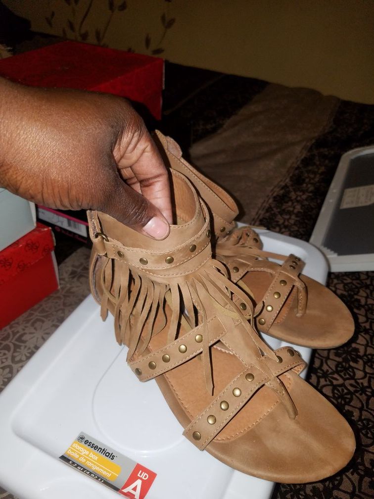 Tan Sandles with fringe
