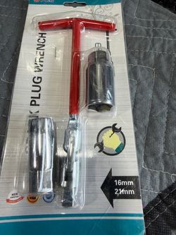 Spark plug wrench
