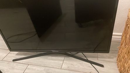 Two 40 inch 24 inch 32 inch