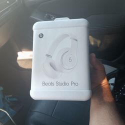 Beats Studio Pro