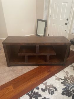 TV stand / media