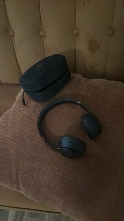 Beats Solo 4 Wireless Headphones – Like New