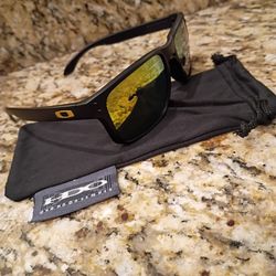 Oakley Holbrook