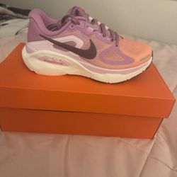 Nike Structure Plus 5.5