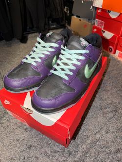 Nike Dunks size 11