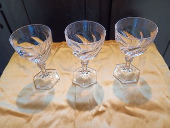 Set of 3 crystal wine glasses