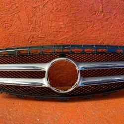 2014 - 2016 Mercedes Benz W212 E-Class Front Bumper Upper Grille Genuine OEM 