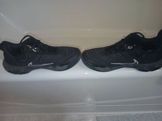 Used kids Nike shoes ( 2 pairs ) like new *