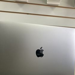 2022 MacBook Pro 13 Inch M2 8GB/256GB