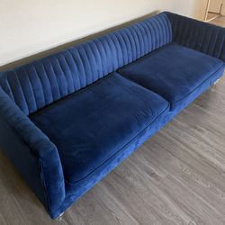 BLUE VELVET SOFA.
