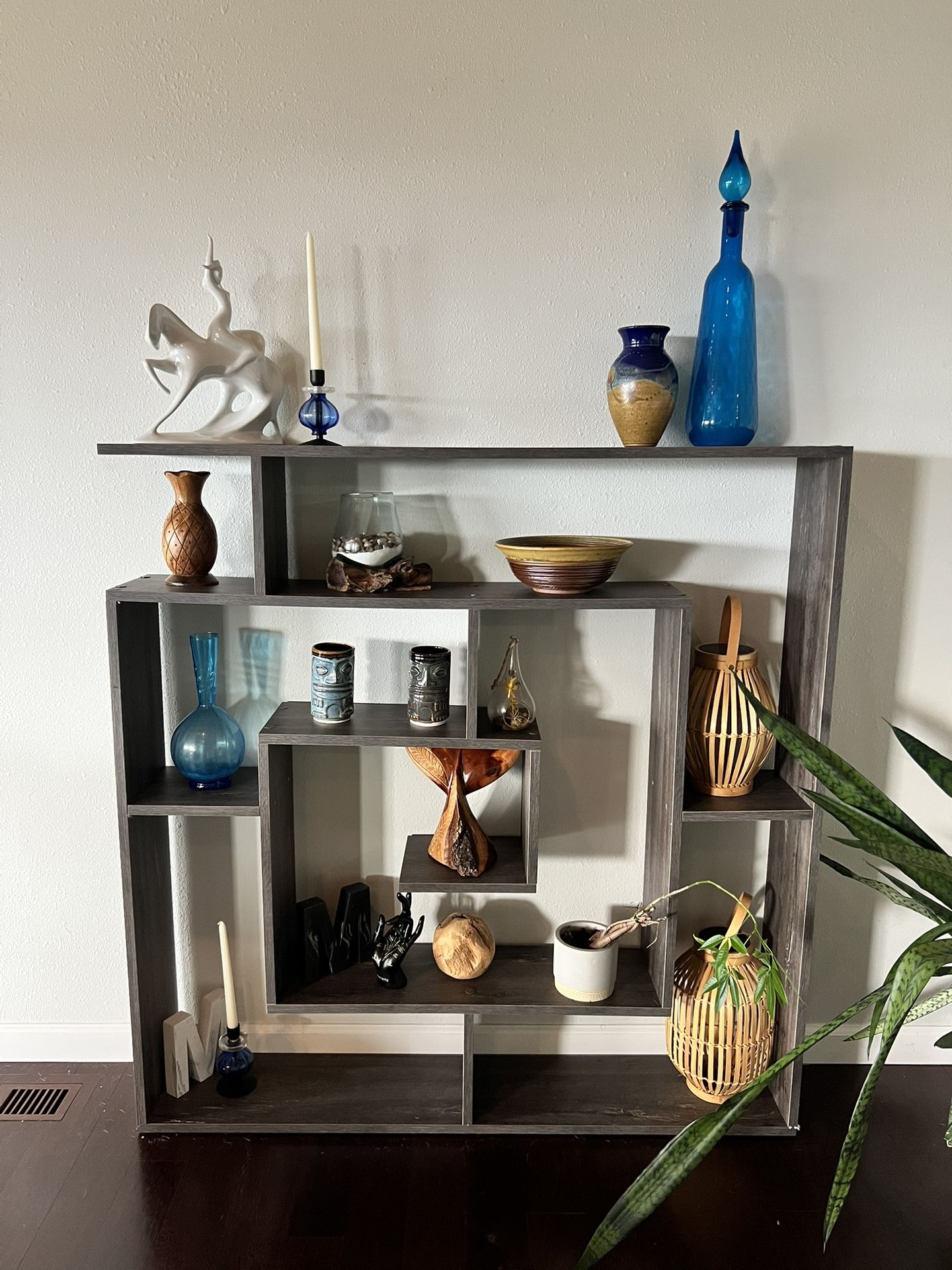 Modern/abstract Standing Shelf/Bookshelf 