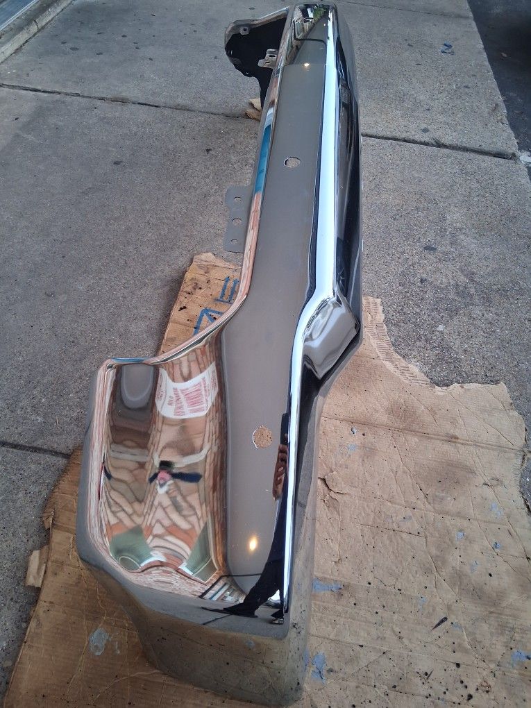 From Bumper Chevy Silverado 2500 ,oem 2019 2022