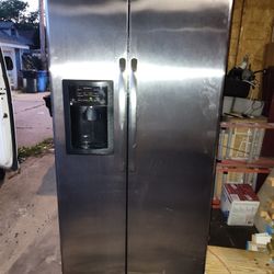 REFRIGERATOR GE  MUY BUENAS CONDICIONES 