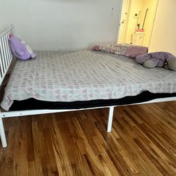 Queen Size Bed 