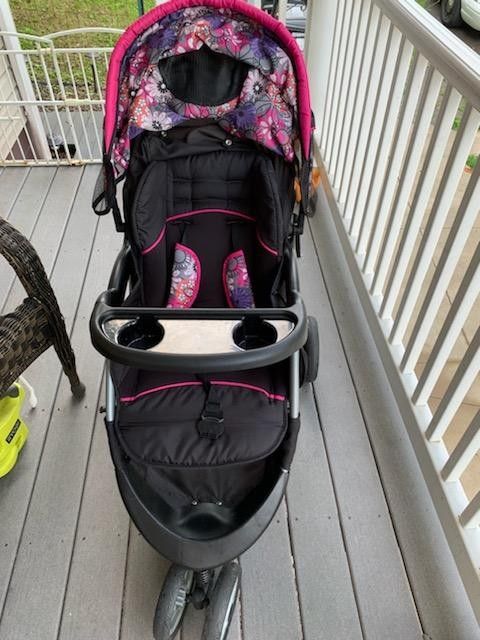 Carseat/ jogger stroller combo